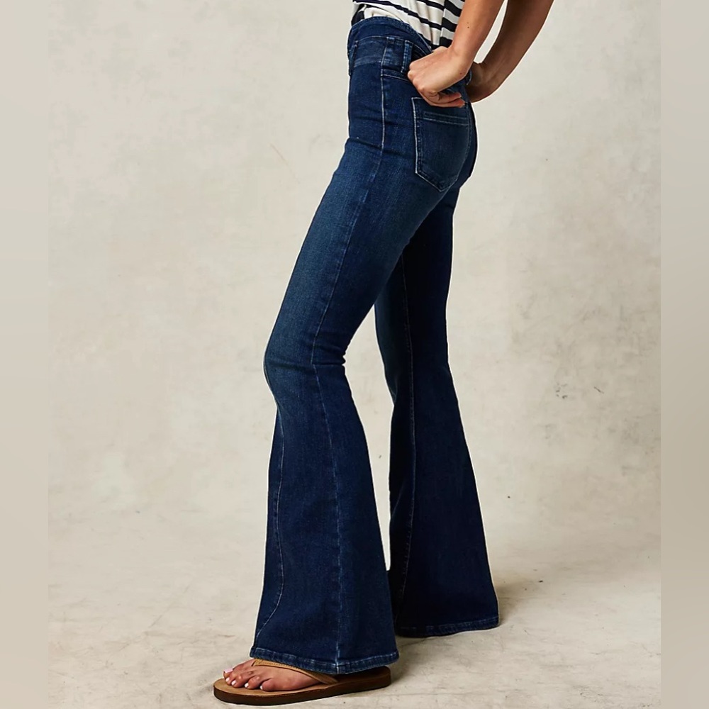 FREE PEOPLE We The Free After Dark Mid-Rise Flare Jeans (size 29)